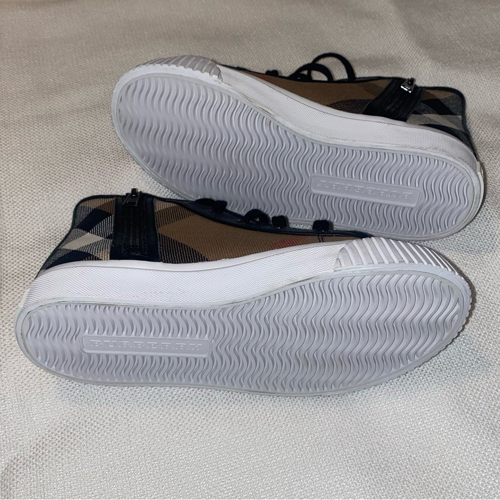 Burberry Children Sneaker Size 30 - Picture 4 of 5